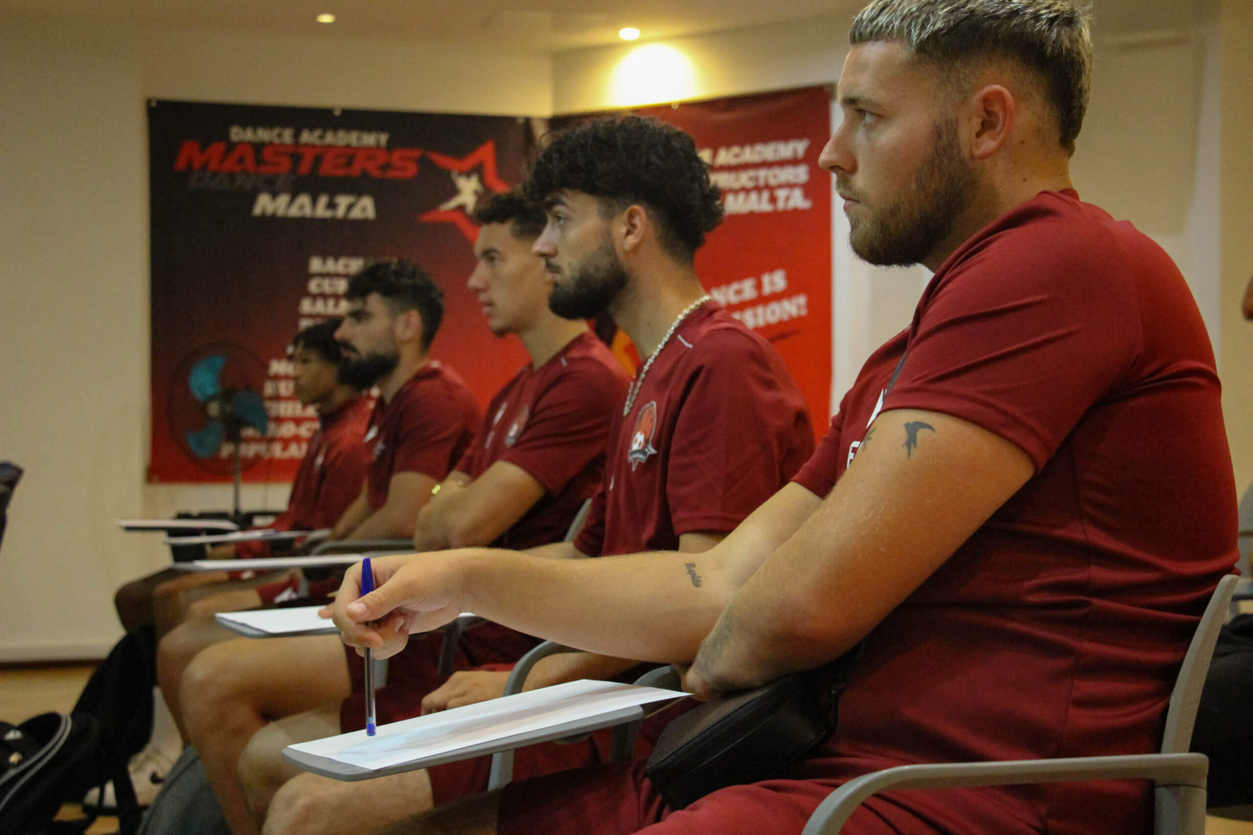 Joueurs de la ProEvolution Academy en cours d'anglais