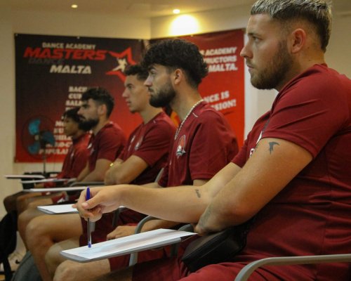 Joueurs de la ProEvolution Academy en cours d'anglais